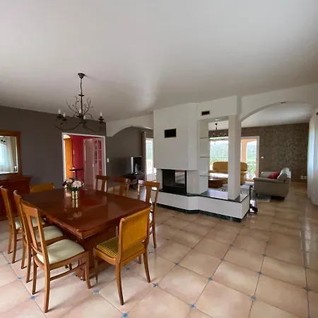 Du Mercadal Les Pujols *